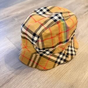 Authentic Burberry Nova Check Bucket Hat S/M